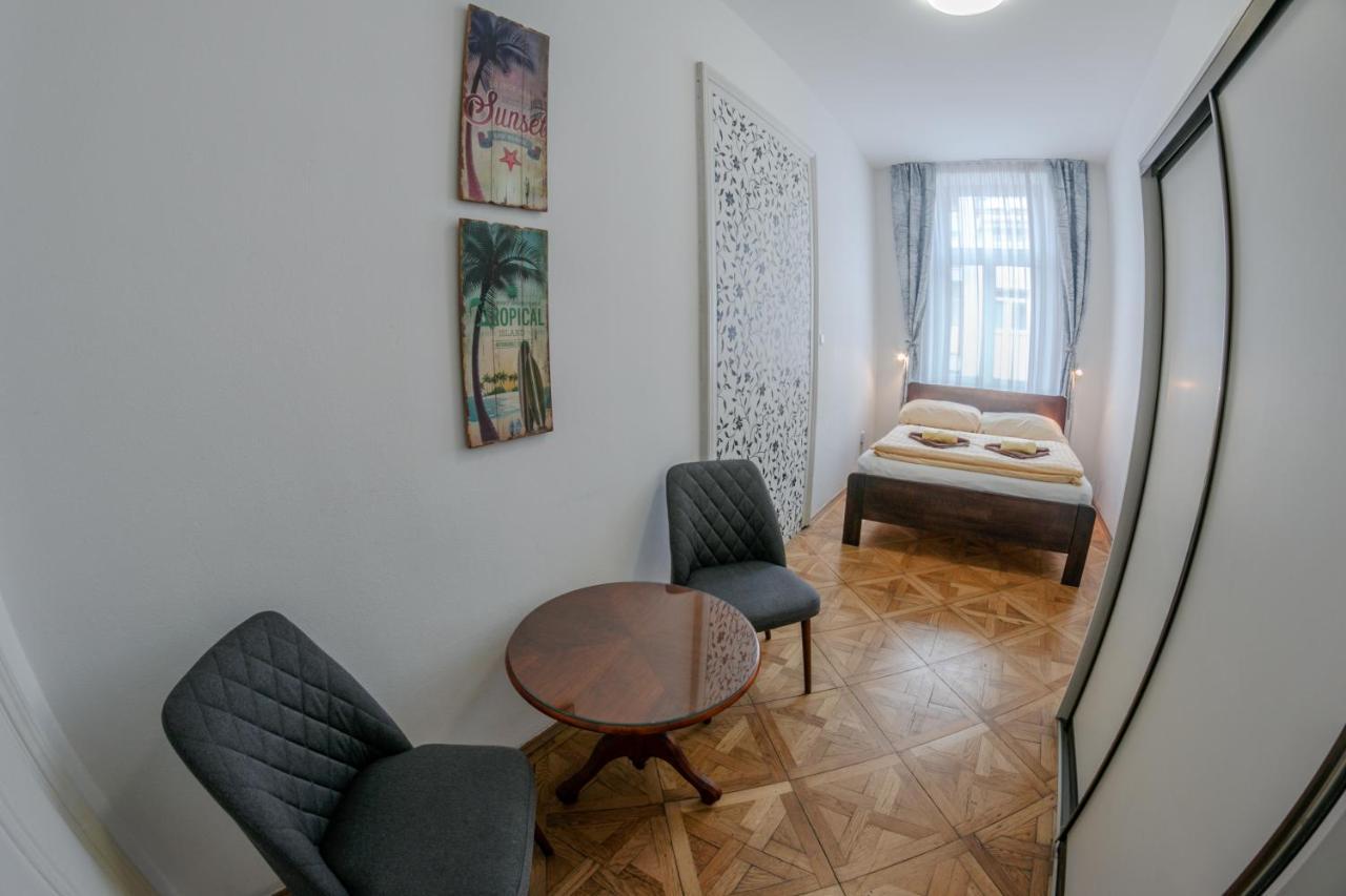 Cuba Bar & Hostel Ceske Budejovice Eksteriør billede