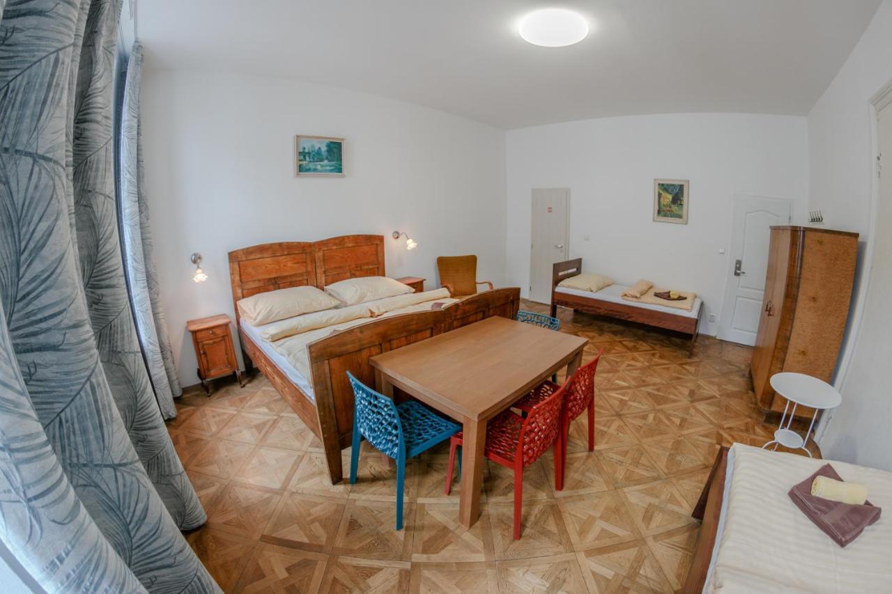 Cuba Bar & Hostel Ceske Budejovice Eksteriør billede