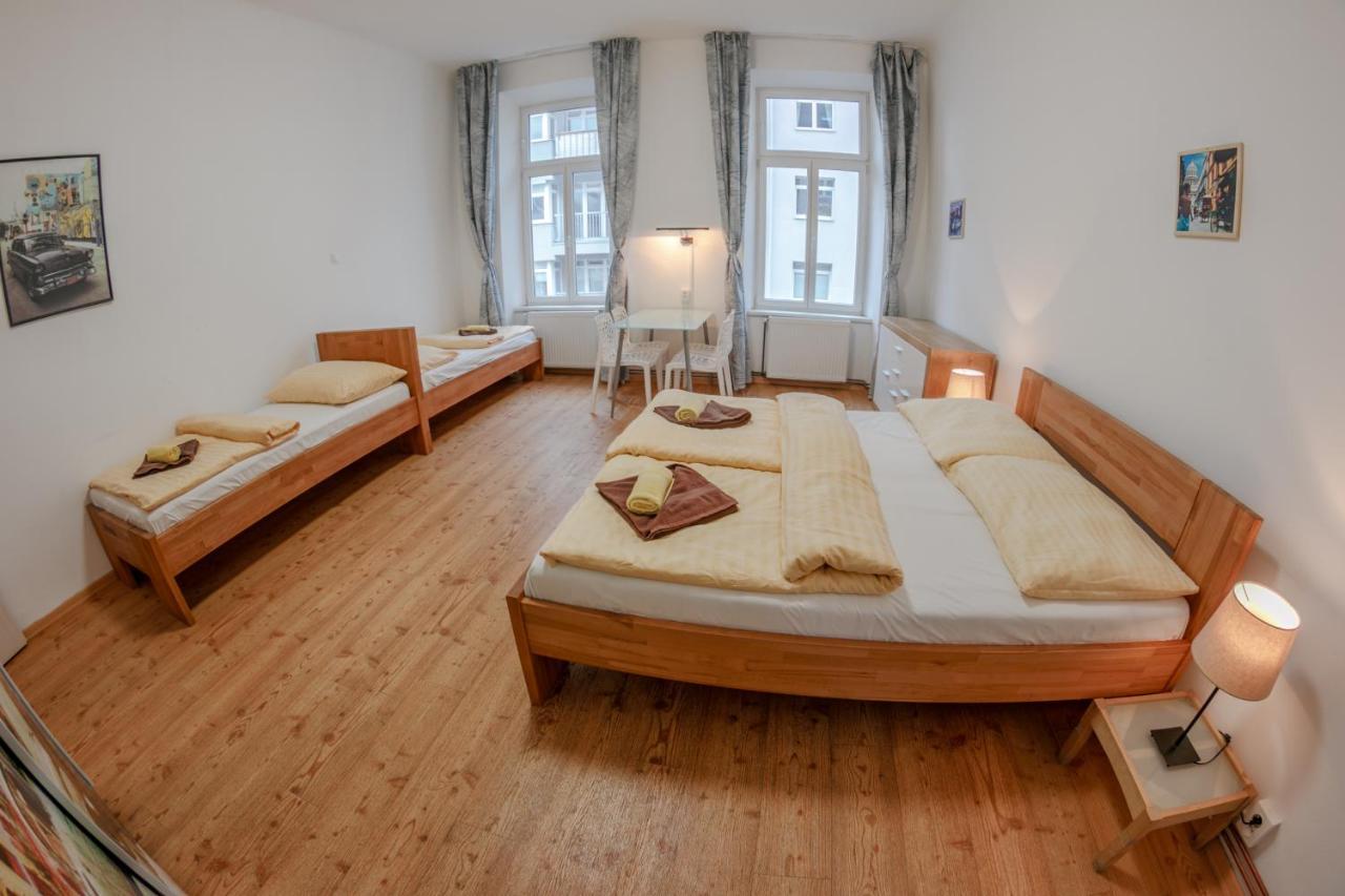 Cuba Bar & Hostel Ceske Budejovice Eksteriør billede