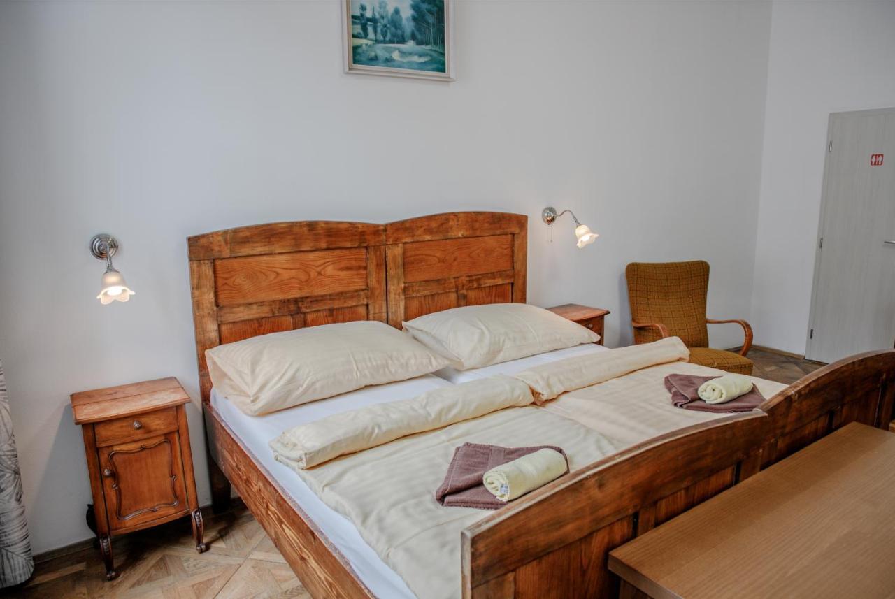 Cuba Bar & Hostel Ceske Budejovice Eksteriør billede
