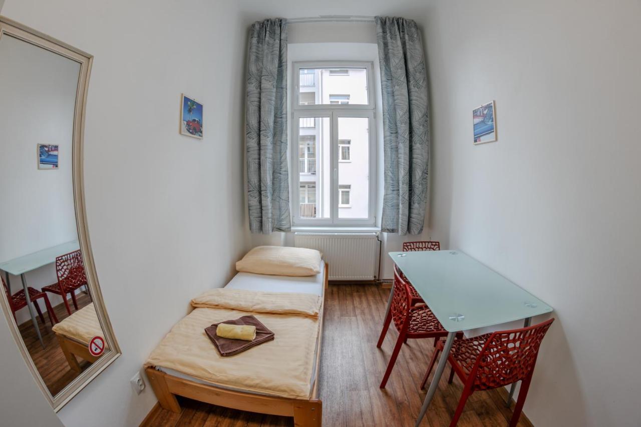 Cuba Bar & Hostel Ceske Budejovice Eksteriør billede