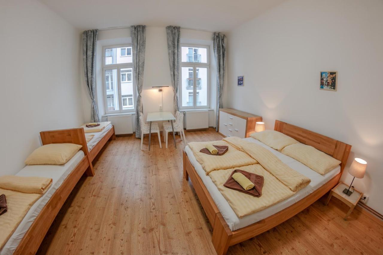 Cuba Bar & Hostel Ceske Budejovice Eksteriør billede