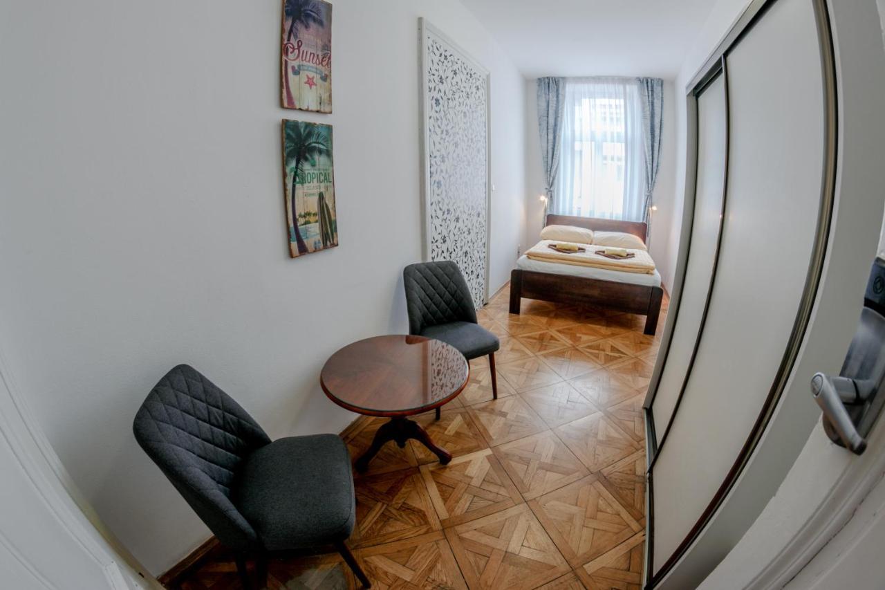 Cuba Bar & Hostel Ceske Budejovice Eksteriør billede
