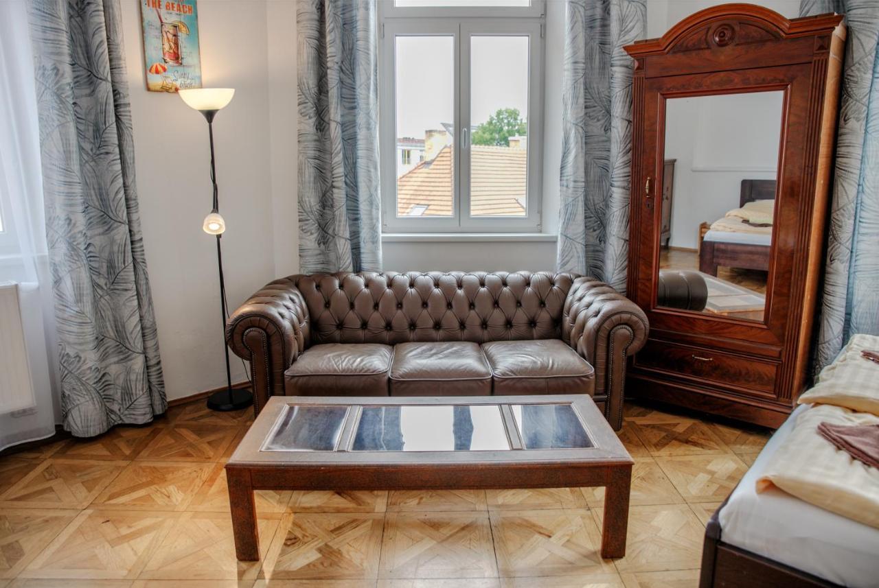 Cuba Bar & Hostel Ceske Budejovice Eksteriør billede