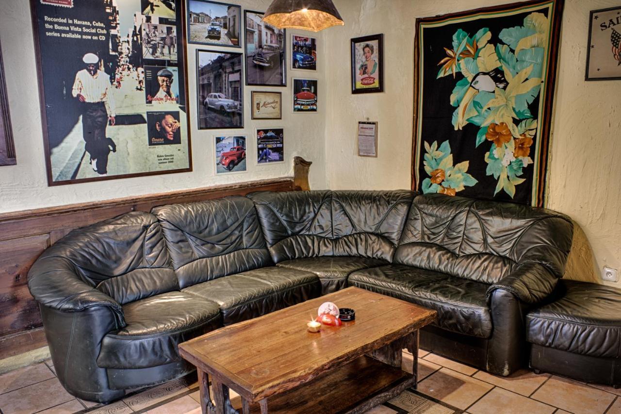 Cuba Bar & Hostel Ceske Budejovice Eksteriør billede