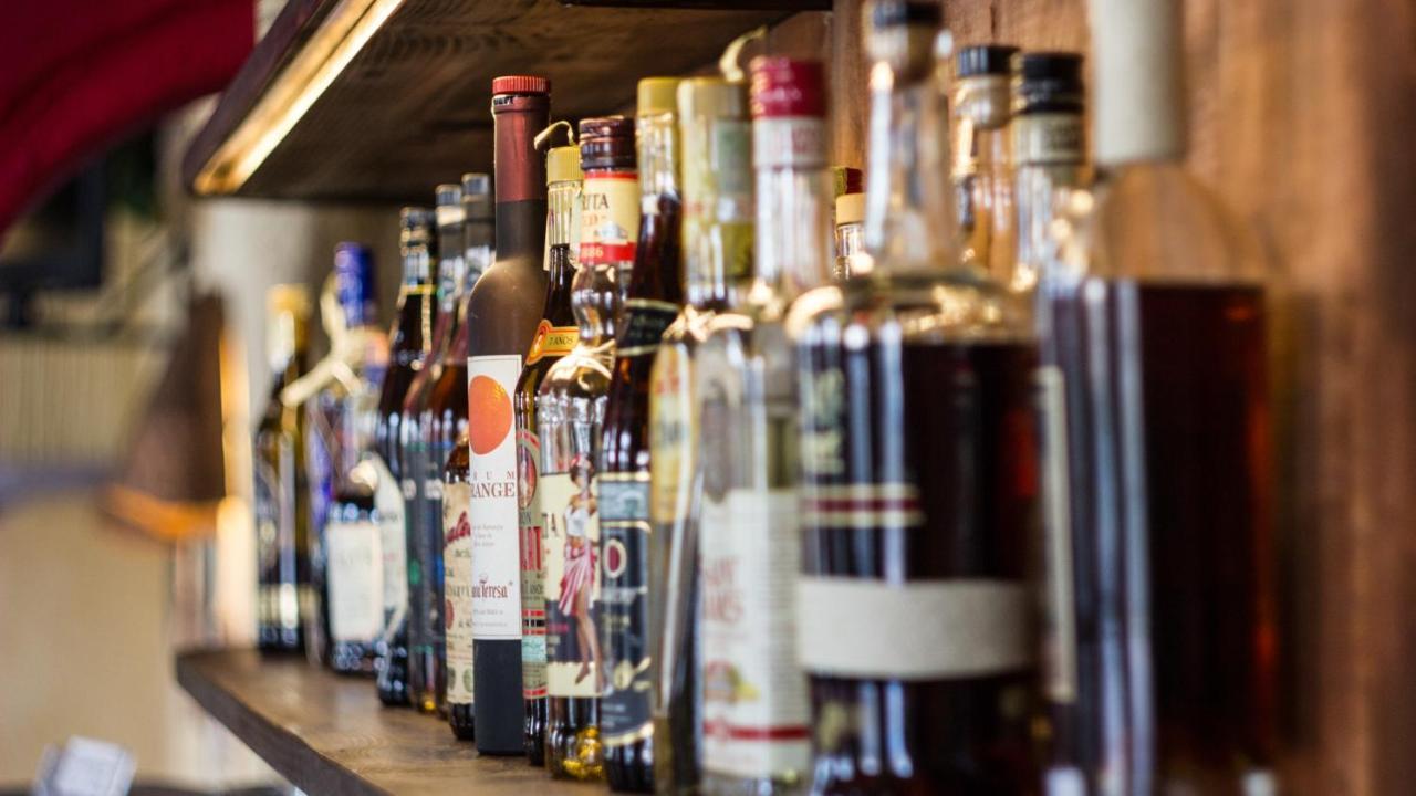 Cuba Bar & Hostel Ceske Budejovice Eksteriør billede