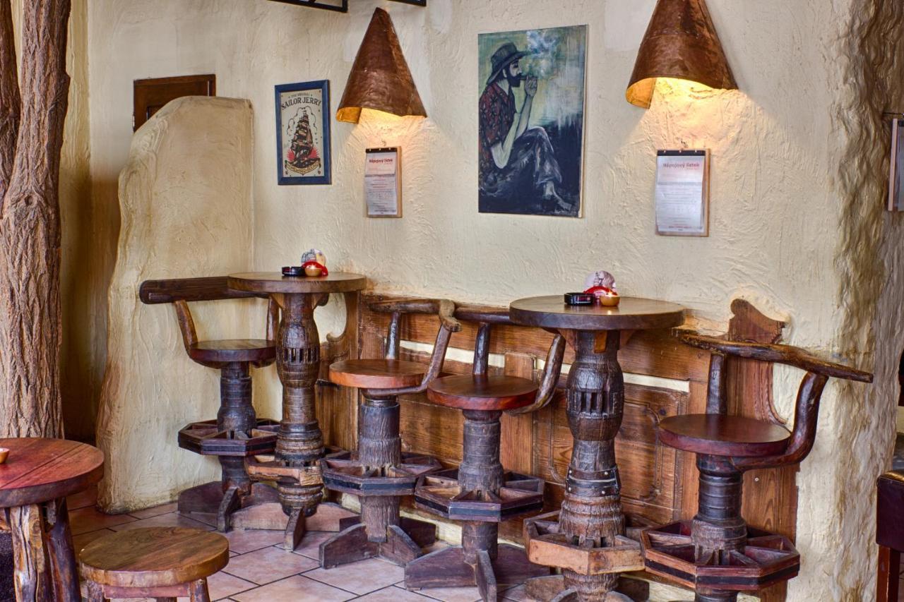Cuba Bar & Hostel Ceske Budejovice Eksteriør billede