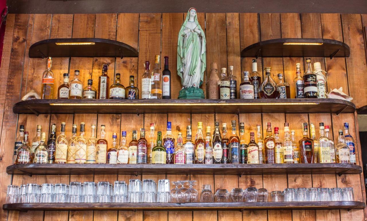 Cuba Bar & Hostel Ceske Budejovice Eksteriør billede