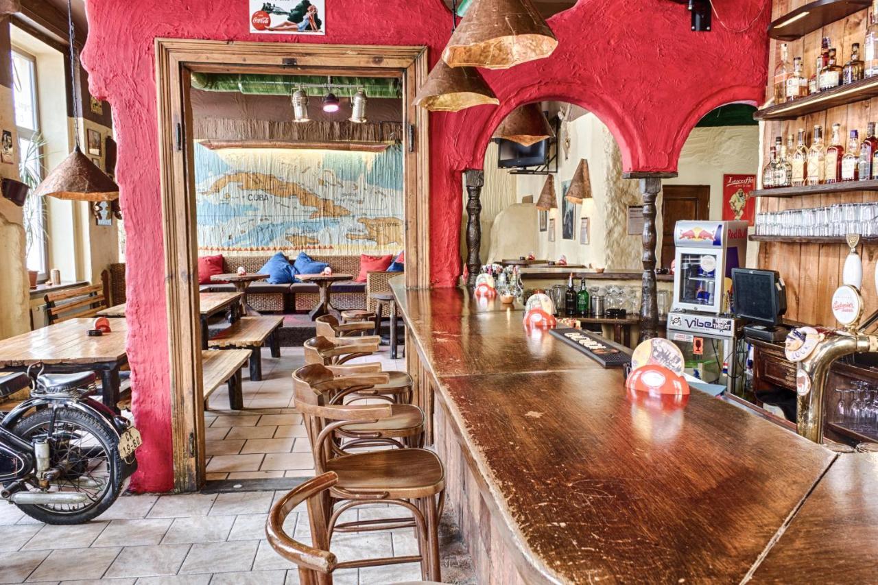 Cuba Bar & Hostel Ceske Budejovice Eksteriør billede