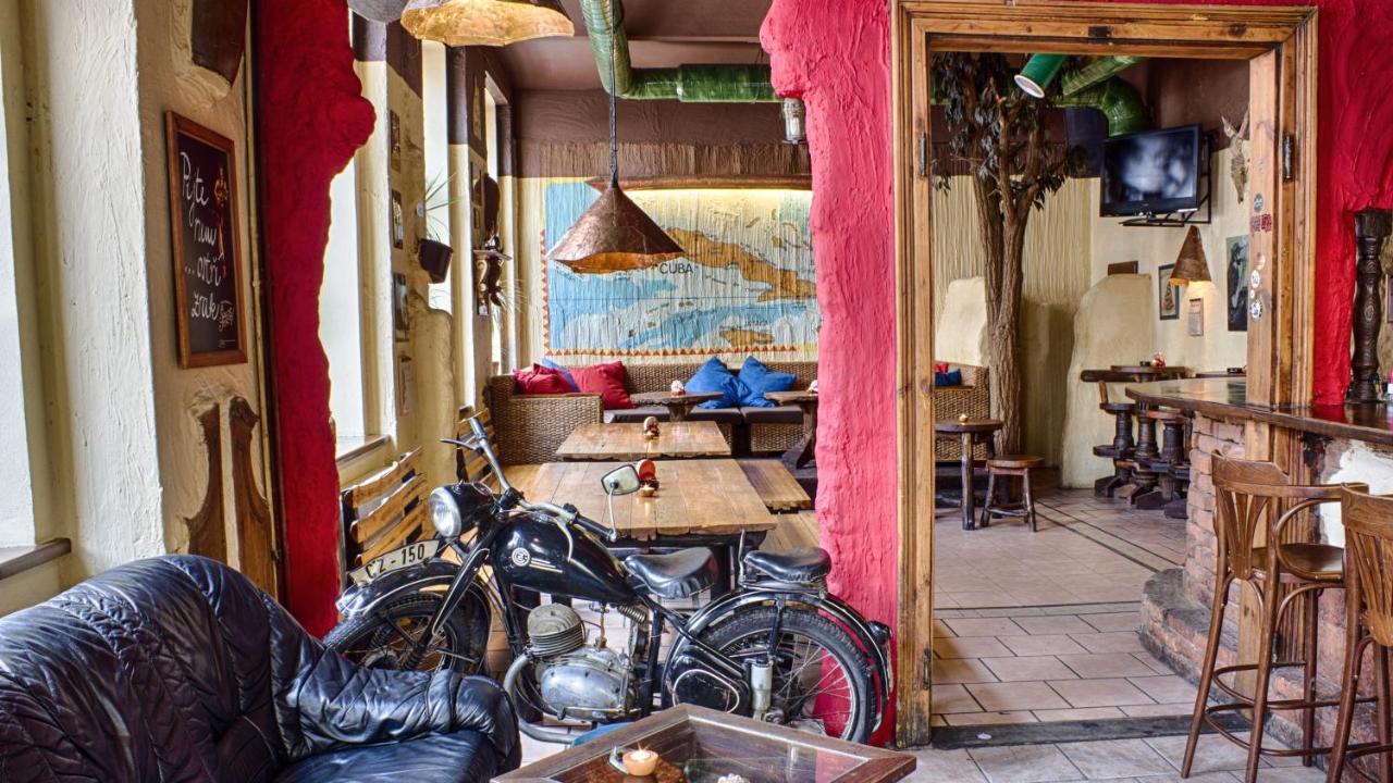 Cuba Bar & Hostel Ceske Budejovice Eksteriør billede