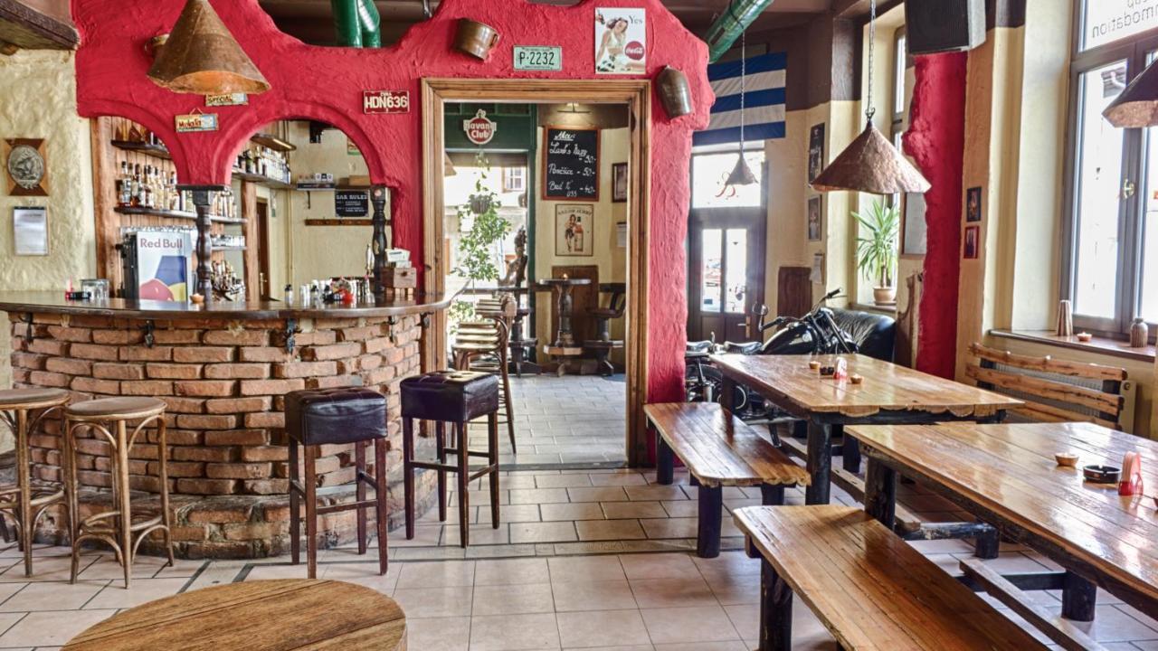 Cuba Bar & Hostel Ceske Budejovice Eksteriør billede