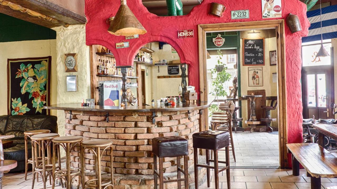 Cuba Bar & Hostel Ceske Budejovice Eksteriør billede
