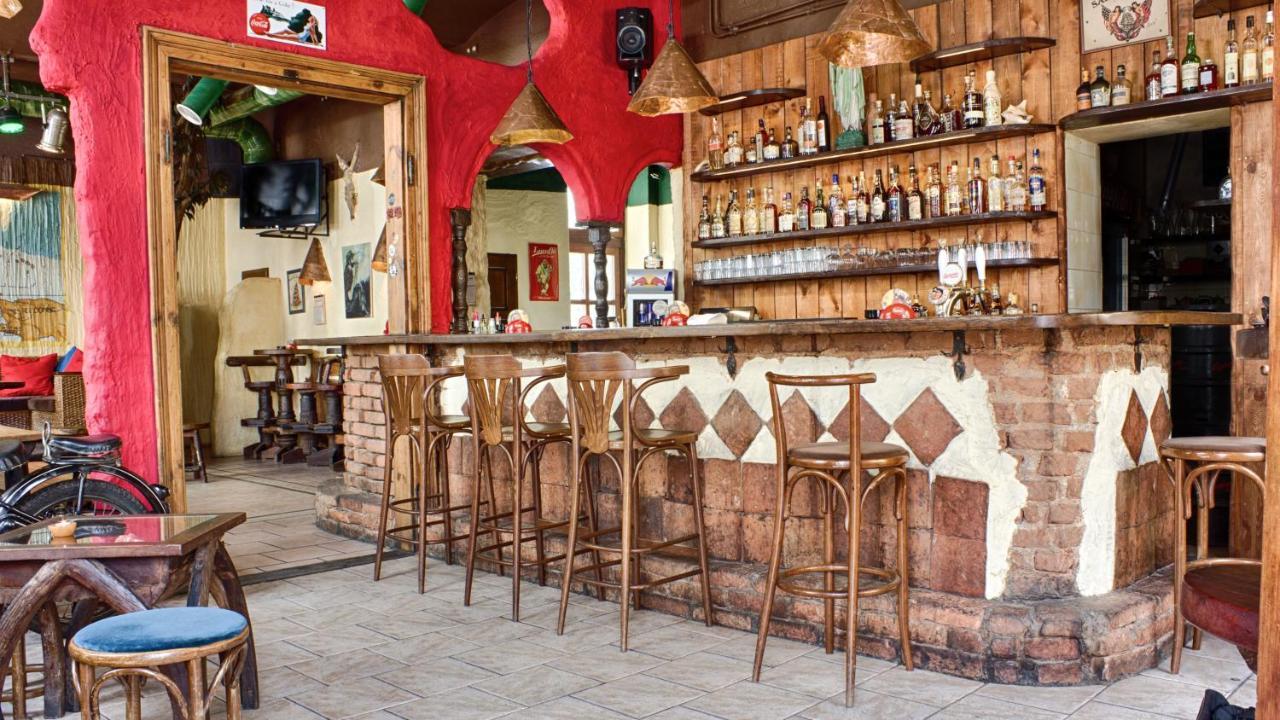 Cuba Bar & Hostel Ceske Budejovice Eksteriør billede